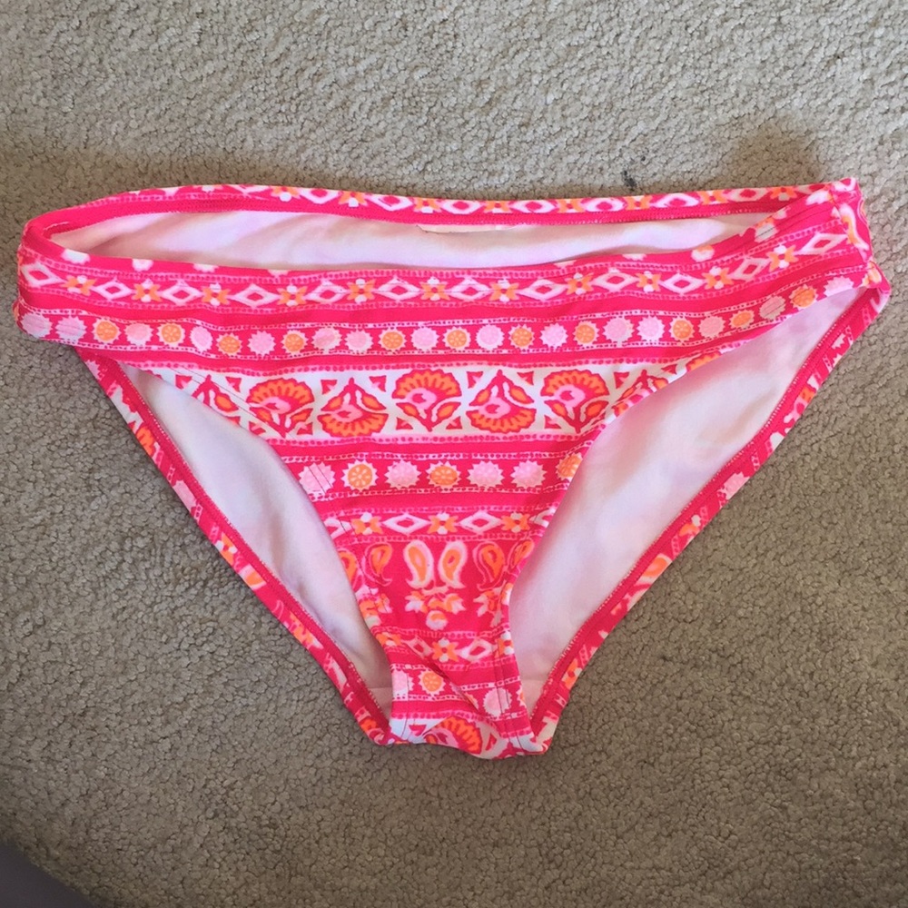 Bright bathing suit bottoms in great condition!